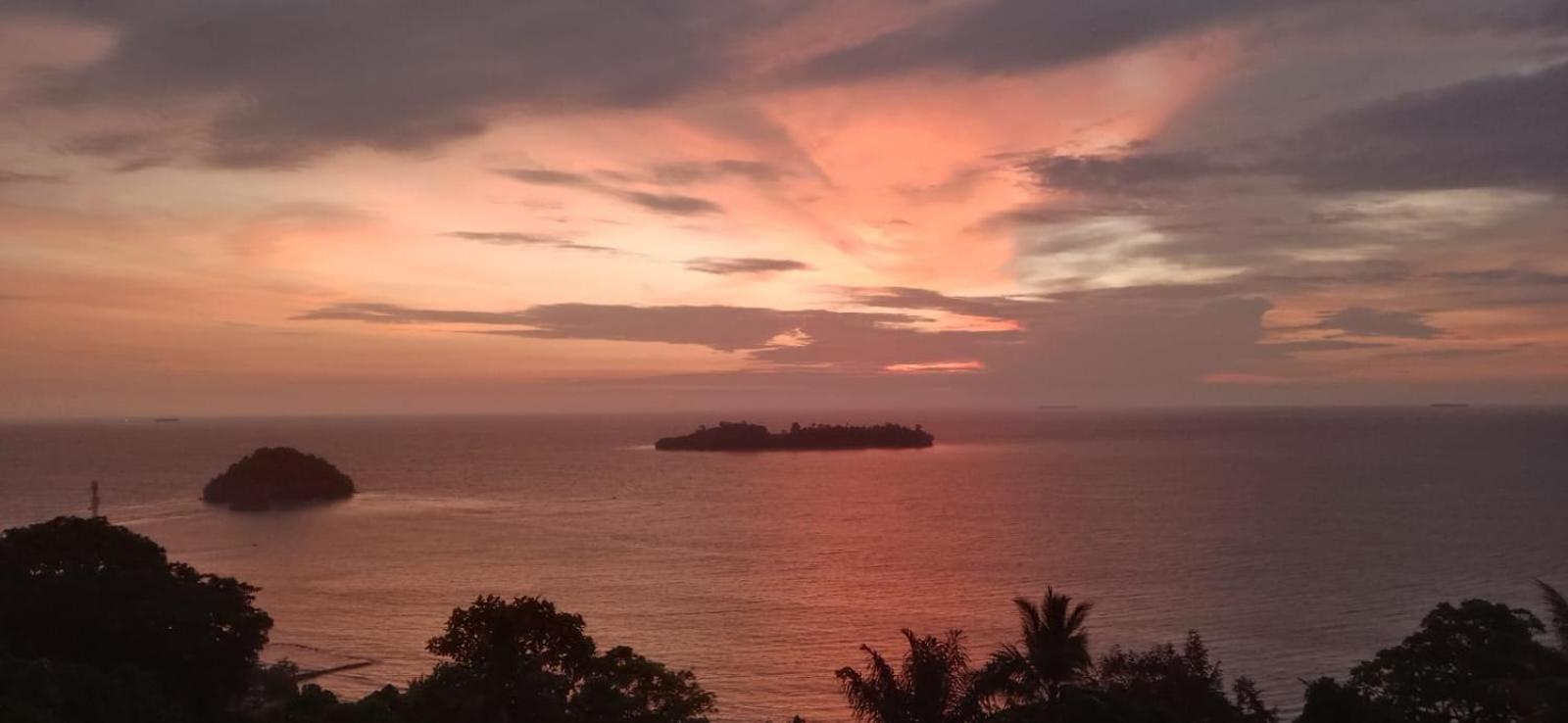 The View Padang, Amazing View, 8 Mins Mentawai Fast Ferry, Cold Beer,Close To Restaurants Padang (Sumatra) Exterior photo