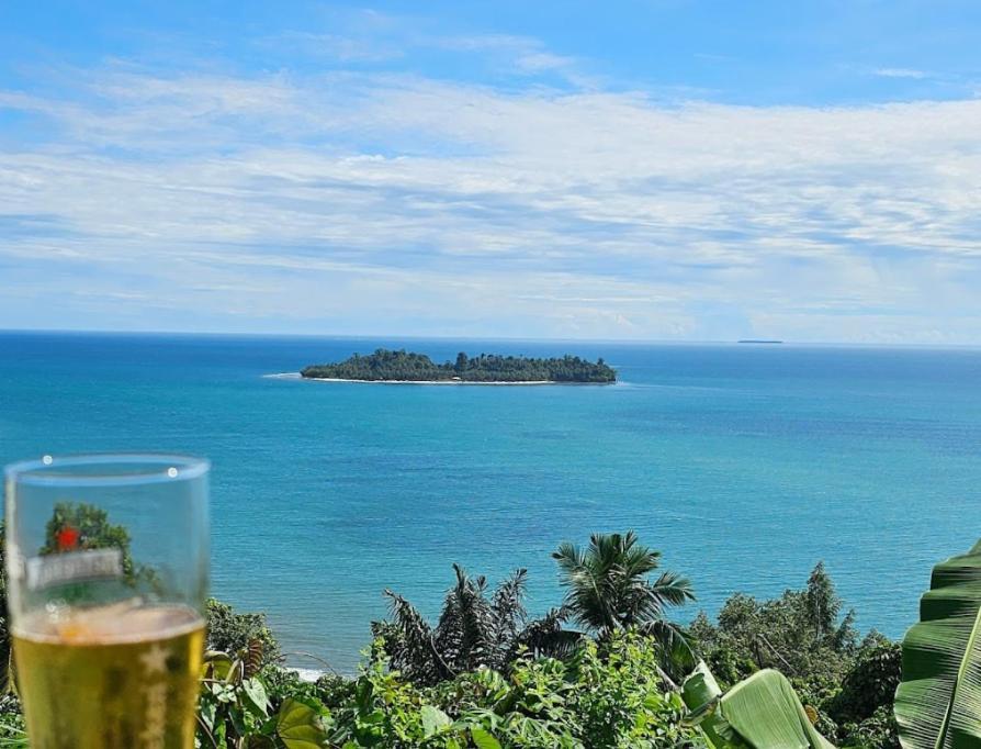 The View Padang, Amazing View, 8 Mins Mentawai Fast Ferry, Cold Beer,Close To Restaurants Padang (Sumatra) Exterior photo
