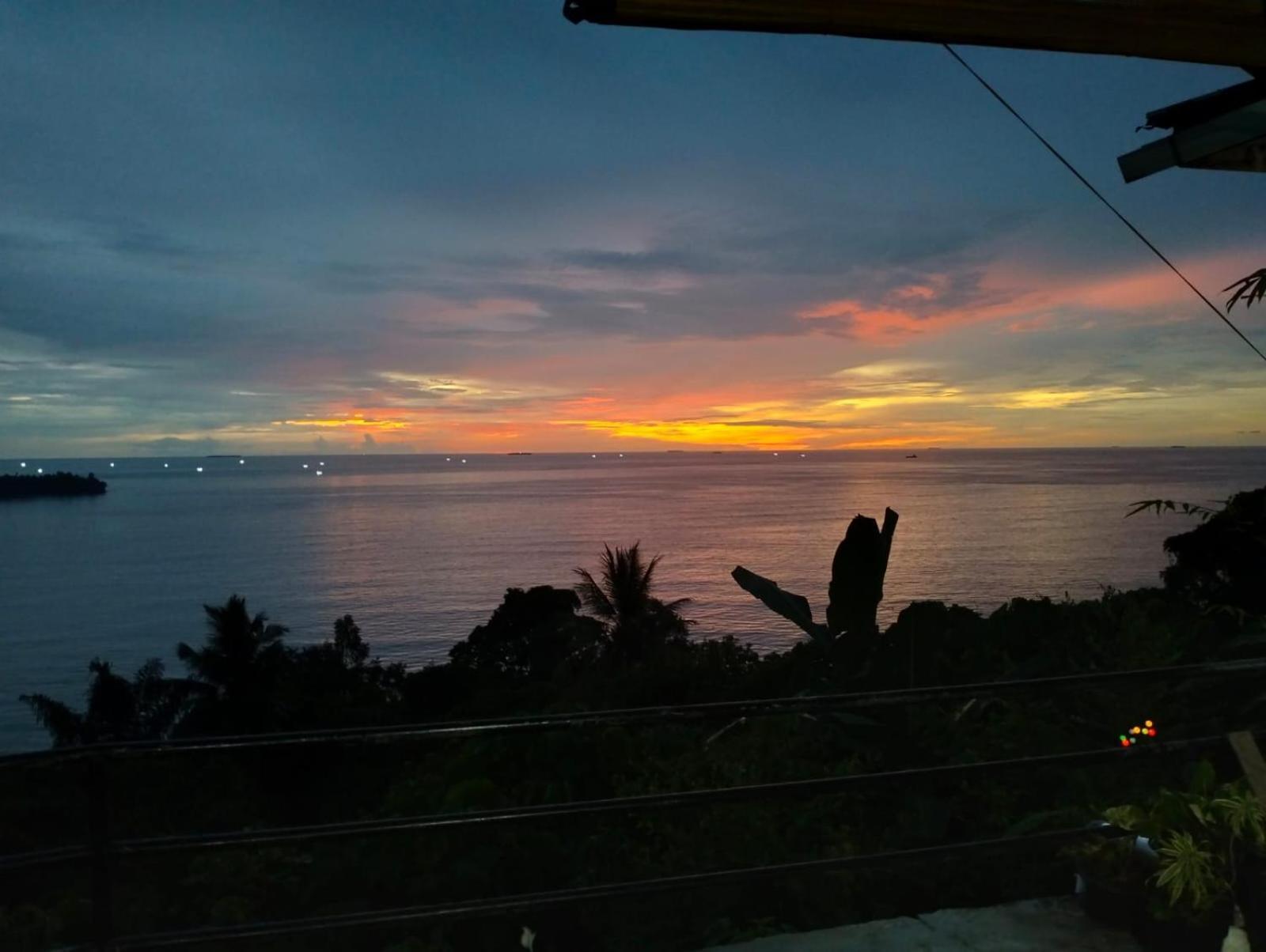 The View Padang, Amazing View, 8 Mins Mentawai Fast Ferry, Cold Beer,Close To Restaurants Padang (Sumatra) Exterior photo